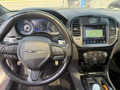 Chrysler 300 2021 - Thumbnail 13