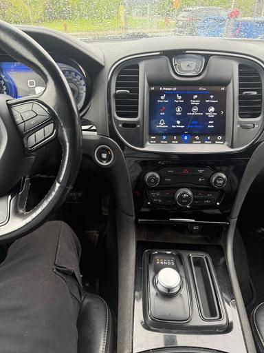 Chrysler 300 2019 - Thumbnail 12