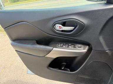 Jeep Cherokee 2019 - Thumbnail 8
