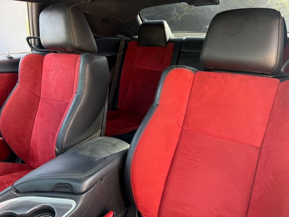 Dodge Challenger 2022 - Image 18