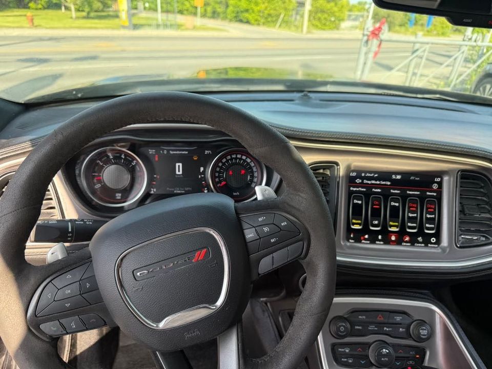 Dodge Challenger 2022 - Image 19