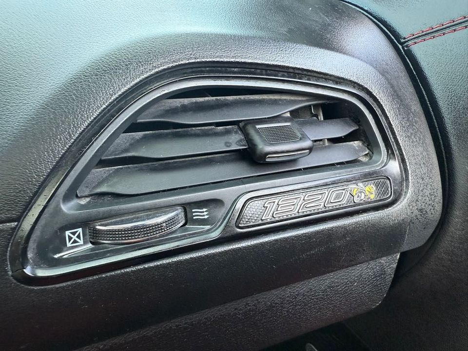 Dodge Challenger 2022 - Image 25